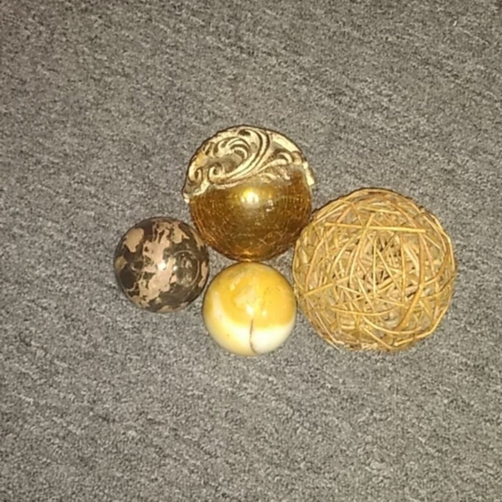 Sphere's 4 decorative piece's.
